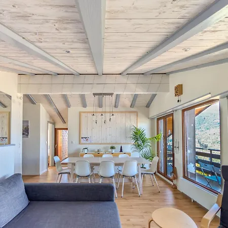 Cocon Familial Avec Vue Au Centre De *